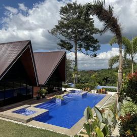Everleigh Resort, готель у місті Mataasnakahoy