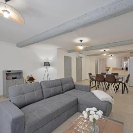 Maison Carry - Clim - Wi-Fi - terrasse, hotel v Avignonu