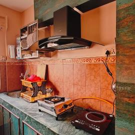 Entire Studio Apartment for Couples upto 3 Person, hotel u gradu 'Dharampur'