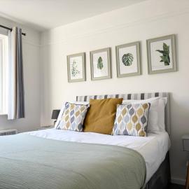 Harlowe Mousehole Hideaway two bedrooms with parking, hotel in Mousehole