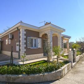 House VesnaD