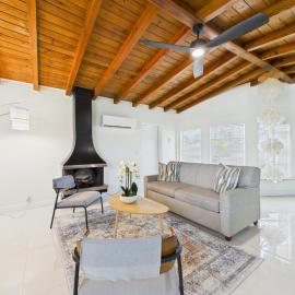 Pet-Friendly 3BR Coastal Retreat Walk to Beach, hotel u gradu Satelajt Bič