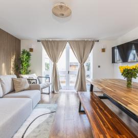 Arte Stays Serviced Houses Stratford - 3 Bedrooms 2 Bathrooms Houses London, Stratford, Maryland, Free Parking, Garden, Weekly or Monthly Stays - up to 8 guests、ロンドンのホテル