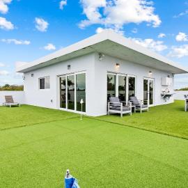 Spacious Apartment wPatio Mini-Golf
