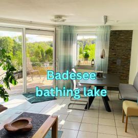 Sonnige Südwohnung mit Terrasse, Badesee