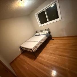 AIRPORT KITCHENER HOMESTAY-Near Conestoga College, Fairview Mall, Plaza- 24Hrs Checkin