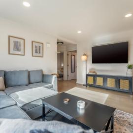 Central Denver Hangout with Huge Backyard, hotel di Denver