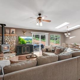 Great Cabin with AC Firepit Fireplace