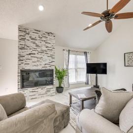 1 Mi to Lake Jacksonville: Pet-Friendly Home, hotel in Jacksonville