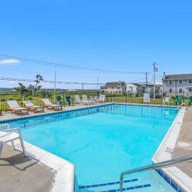 Morning Memories - Pet friendly, shared pool & dock!, hotel in Birch Town