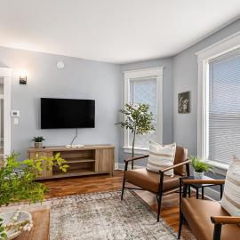 Remodeled Mins to Beach & Downtown Downstairs, hotel in Michigan City