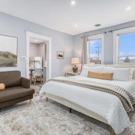 Studio Updated 1 Block to Downtown & Mins to Beach