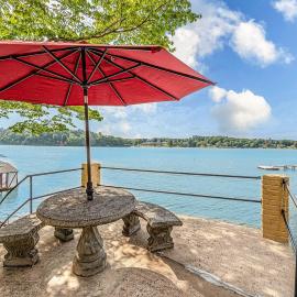 Lake Hickory Trio 1 BR Pink Unit、ヒッコリーのホテル