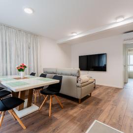 Flex SelfCheckIns 101 - Zagreb - 2 Bedrooms - Parking - Loggia, hotel in Velika Mlaka