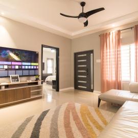 LnD Villa! Lovely gated community, 24 hrs security, amazing view, and pool, hotel a Breadnut Hill