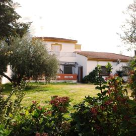 CampoParaíso Jaén-Casa Rural، فندق في خاين