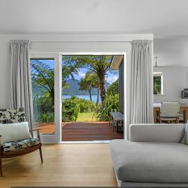 Luxury Waterfront Retreat at Mahau Sound, hotel a Ohingaroa