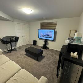 Private luxury Guest Suite in Winnipeg, Separate Entrance and Free Parking