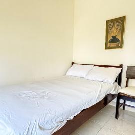Lathysha Guest House Syariah Mitra RedDoorz, хотел в Priang