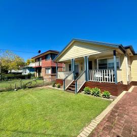 Book, Wine & Sinker - Home in Patonga Beach - Pet Friendly, 4 Bedrooms, hotel em Patonga Beach