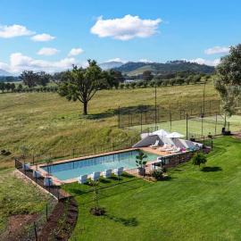 Stay in Mudgee The Grove, The Church, And Premium Private Homestead, hotel sa Mudgee