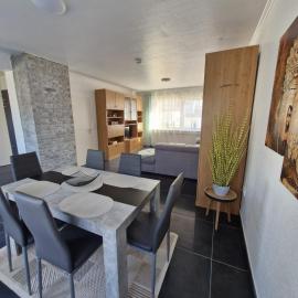 Haus Karlsson für 8 Personen, hotel en Alsdorf