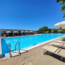 Long Beach Village Residence on the sea with private beach included, hotel en Lido Adriano