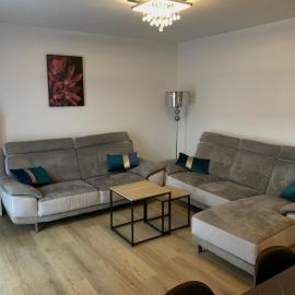 알베르빌에 위치한 호텔 Chaleureux T4,résidence avec caméra et digicode ,possibilité location voiture Mercedes gla garage , Netflix, climatisation, petit déjeuner offert, boisson rafraîchissante pour la bienvenue, repas du soir fondue, raclette , barbecue sur demande
