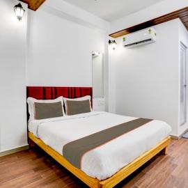 Hotel Silk, Premier Budget Friendly Luxury Hotel In Surat, Perfect For Families, Couples and Business Travelers, khách sạn ở Surat