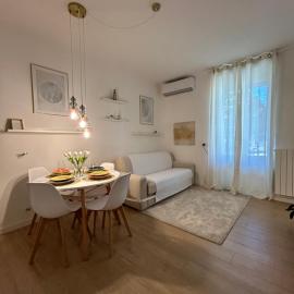 V&C HOME RENTAL SPECIALIST Appartamenti fronte Lago Maggiore, hotel v destinaci Germignaga