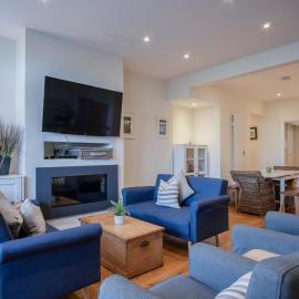 Ty Gwawr - 3 Bedroom Apt - Bayview Oxwich, hotel v destinaci Oxwich