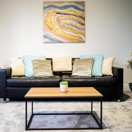 Aqua Springs I 2 BR I Sofa Bed I Sleeps 6 I 1st Floor Apartment I Near Didsbury