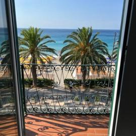 House on the beach Varigotti