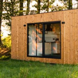 Cozy & Contemporary Lodge by the woods