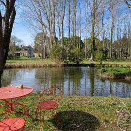 Maison au bord de l'eau, hotel in Le Thor