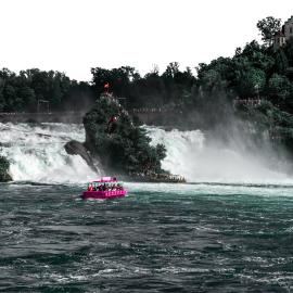 Rheinfall Living, отель в городе Нойхаузен-ам-Райнфалль