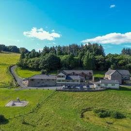 Vale Farm Cottages, Hotel in Brecon