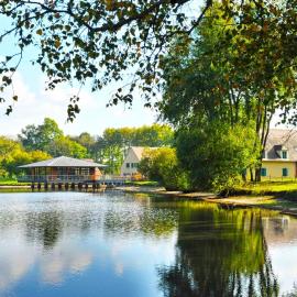 Village vacances Sainte Montaine, מלון בSainte-Montaine