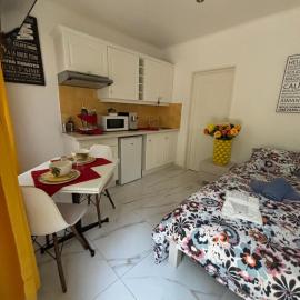 Marie Studio COSY, hotel in Sanary-sur-Mer