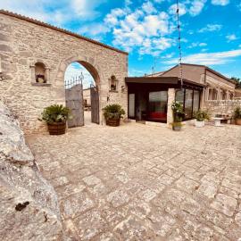 Mastro Vanni - Urban Masseria، فندق في راغوزا
