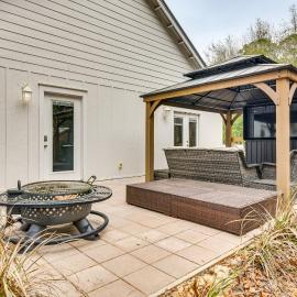 Walk to Choctawhatchee Bay: Santa Rosa Beach Home!