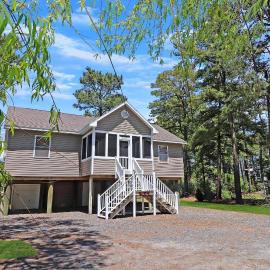 Serenity at Oyster Bay, Water access & firepit!, hotel u gradu 'Deep Hole'