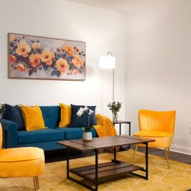 Golden Sun Spacious 1BR Pond View King Bed WFH Gym – hotel w mieście Whitestown