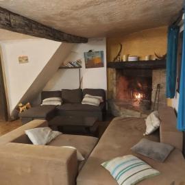 Maison accueillante à Gréolières avec cheminée
