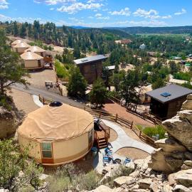 Yurt Overlook #3 with AC and Private Bath 2 Kings, hotel din Orderville