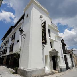Los Faroles, hotel Cobánban