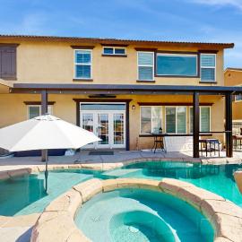 Outdoor Oasis w/ Pool & Hot Tub: Perris Getaway, hotel Perrisben