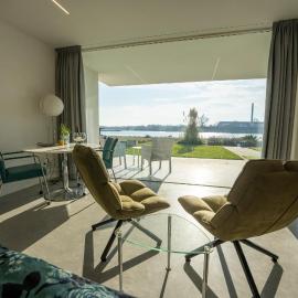 Luxe apartment direct aan de rivier, hotelli kohteessa Rhenen