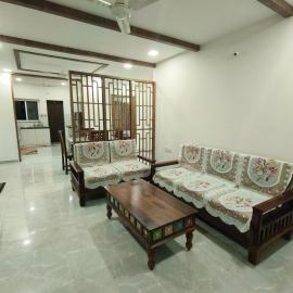 Ultra-Modern Fullt Furnished 2BHK Near JNTU Metro - Launched Just Now, hotel in Hyderabad