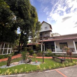 Rey House, hotel u gradu Satuba